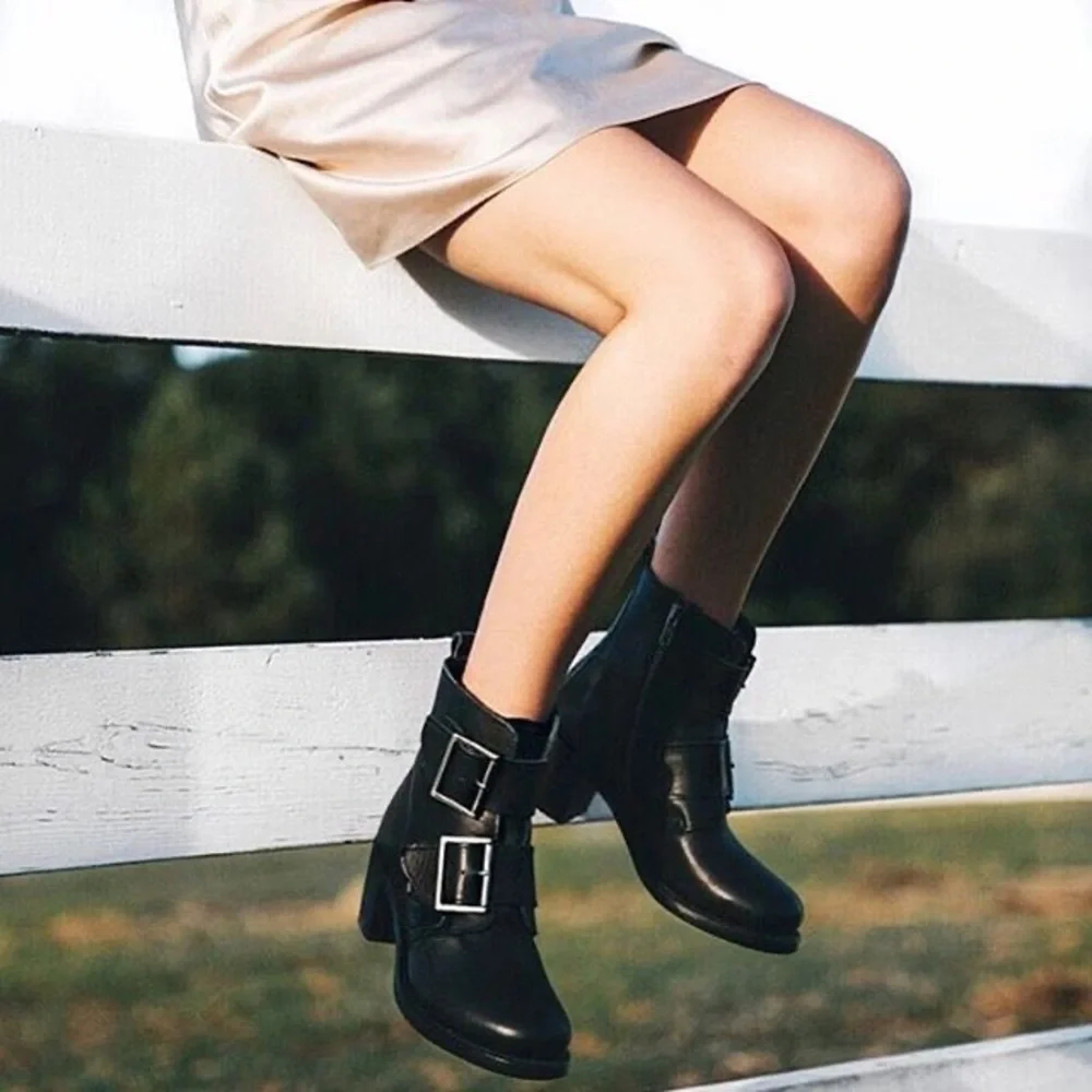Frye Sabrina Double Buckle Vintage Academia Black Leather Block Heel Ankle Boot - Picture 3 of 16